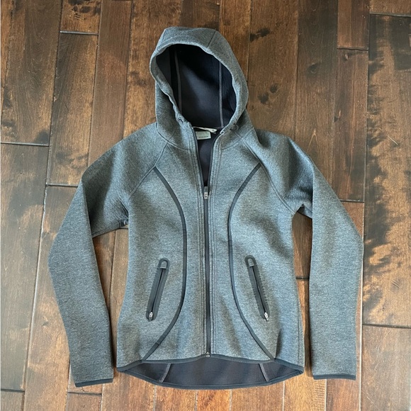 Athleta Fuse Jacket Gray Full Zip Activewear Running Hooded Coat Sz S - Picture 14 of 14